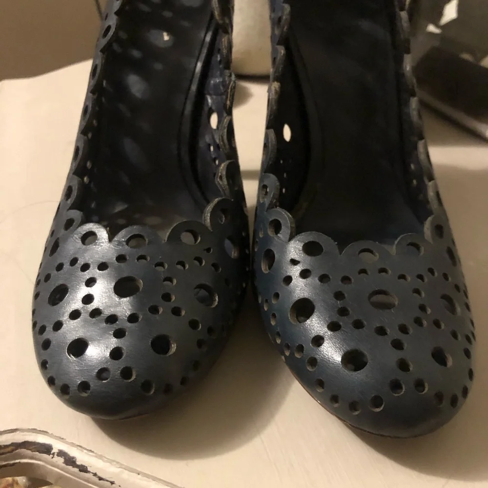 Tory Burch Verity Laser Cut Navy Blue Leather Pump 10.5